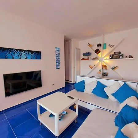 Sehr Moderne Mit Mediterranem Flair Und Hangematten Im Garten * Rapallo
