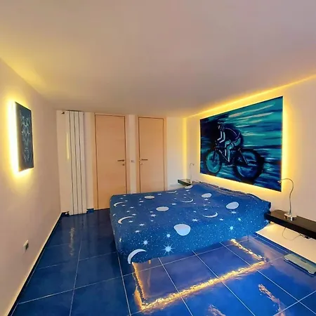 Sehr Moderne Mit Mediterranem Flair Und Hangematten Im Garten Apartmán