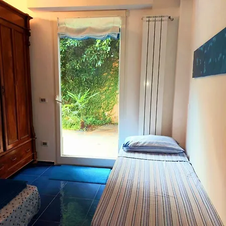 Sehr Moderne Mit Mediterranem Flair Und Hangematten Im Garten * Rapallo