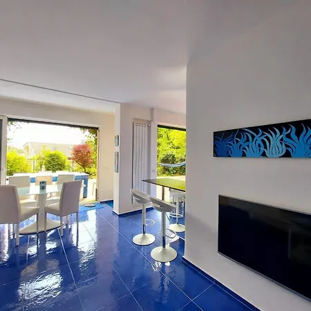 Sehr Moderne Mit Mediterranem Flair Und Hangematten Im Garten Apartmán *
